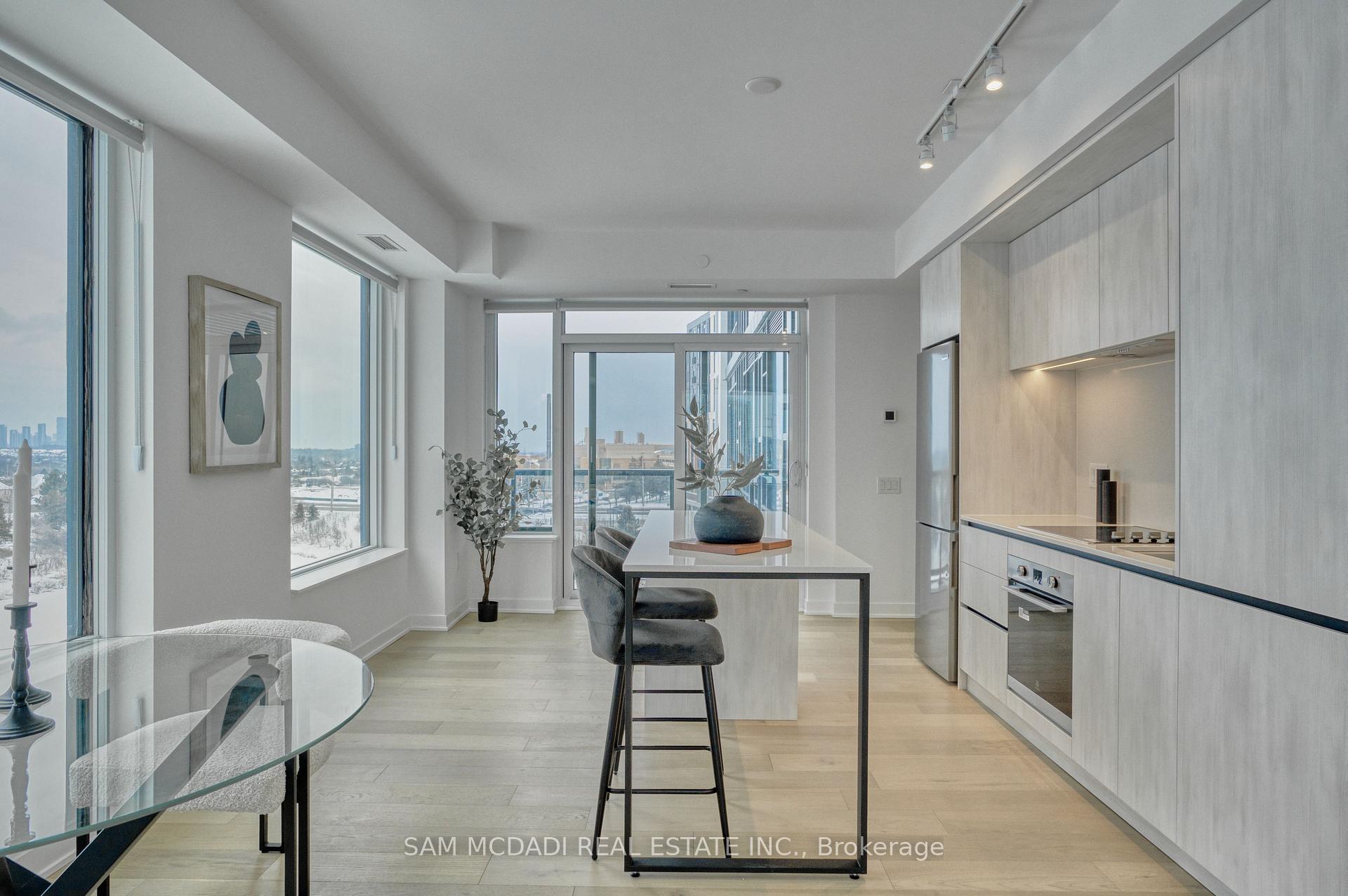 2495 Eglinton Avenue W 514