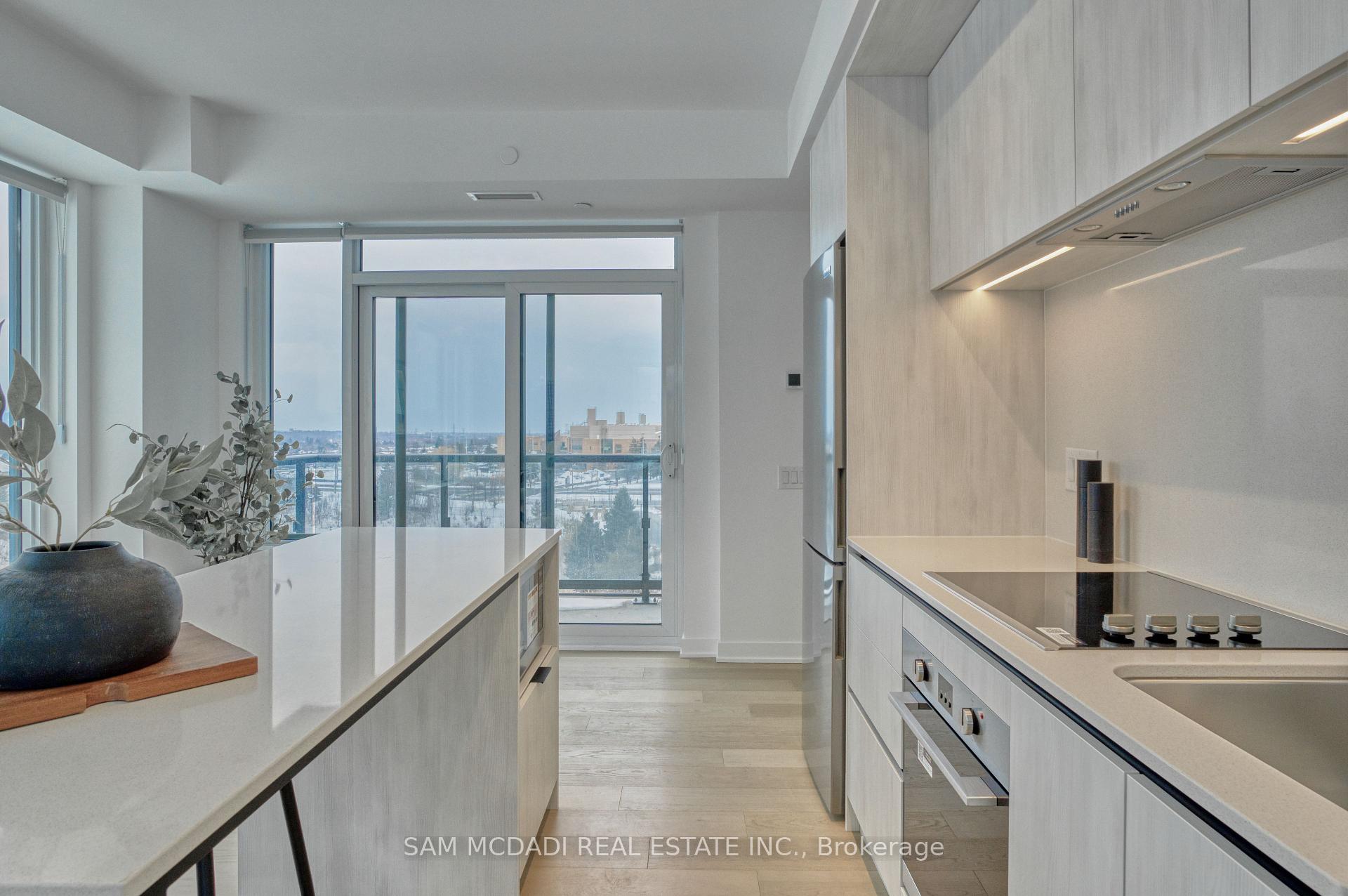 2495 Eglinton Avenue W 514