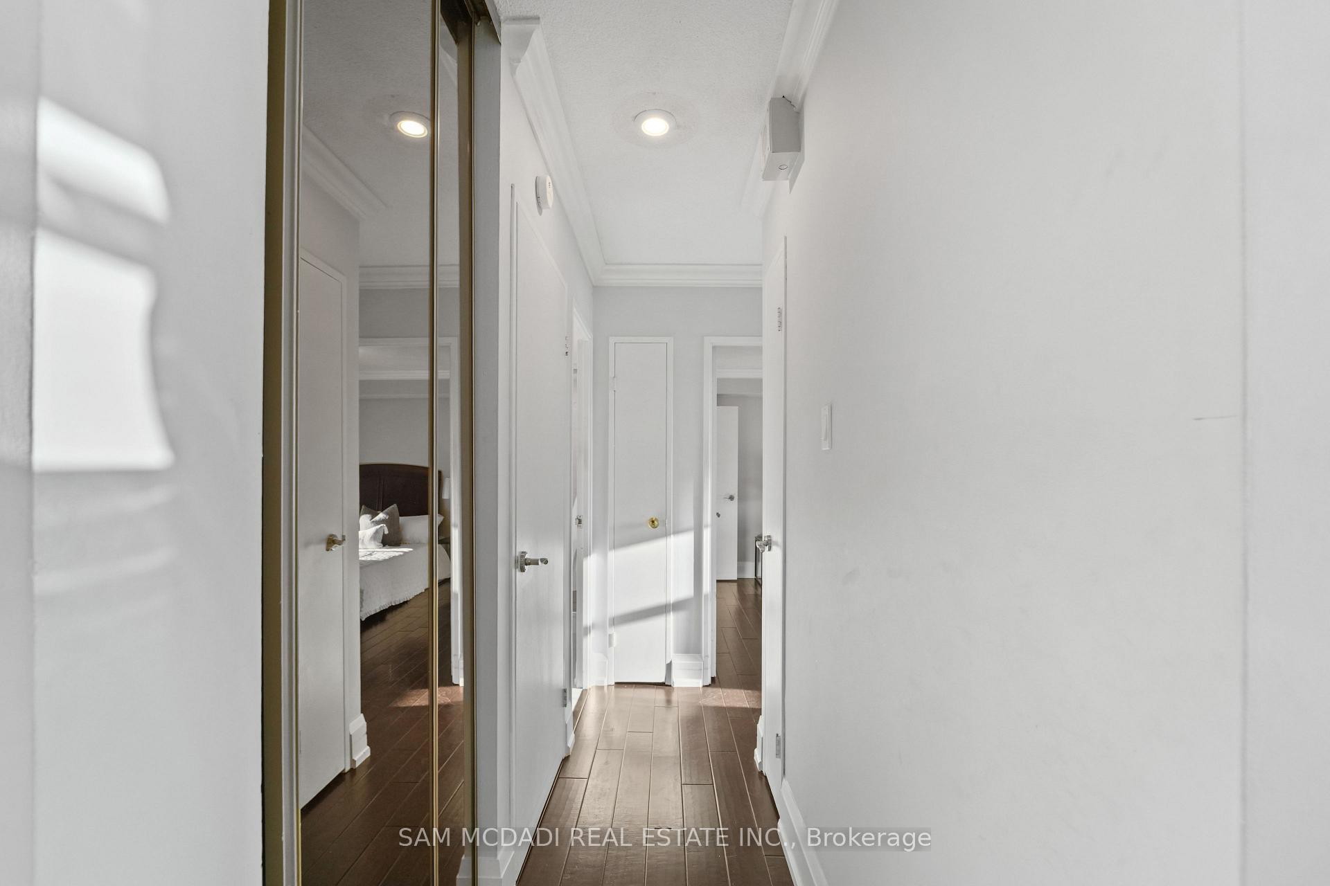 966 Inverhouse Drive 409