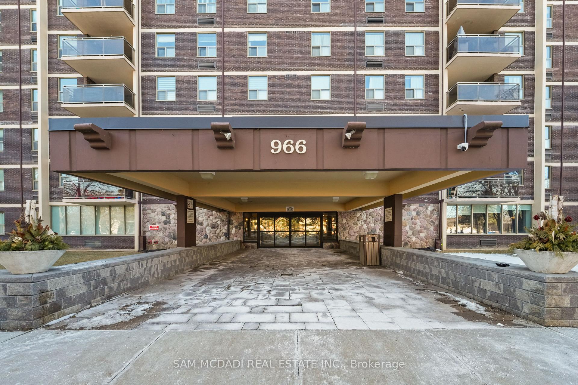 966 Inverhouse Drive 409