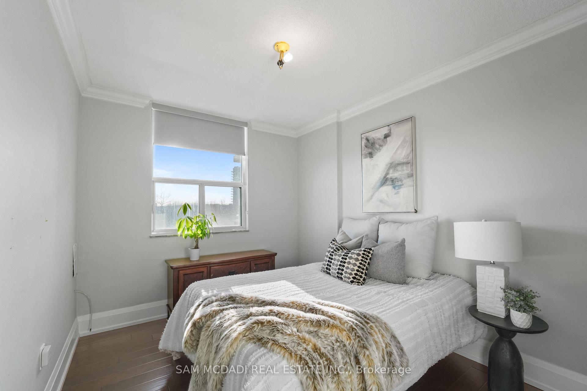 966 Inverhouse Drive 409