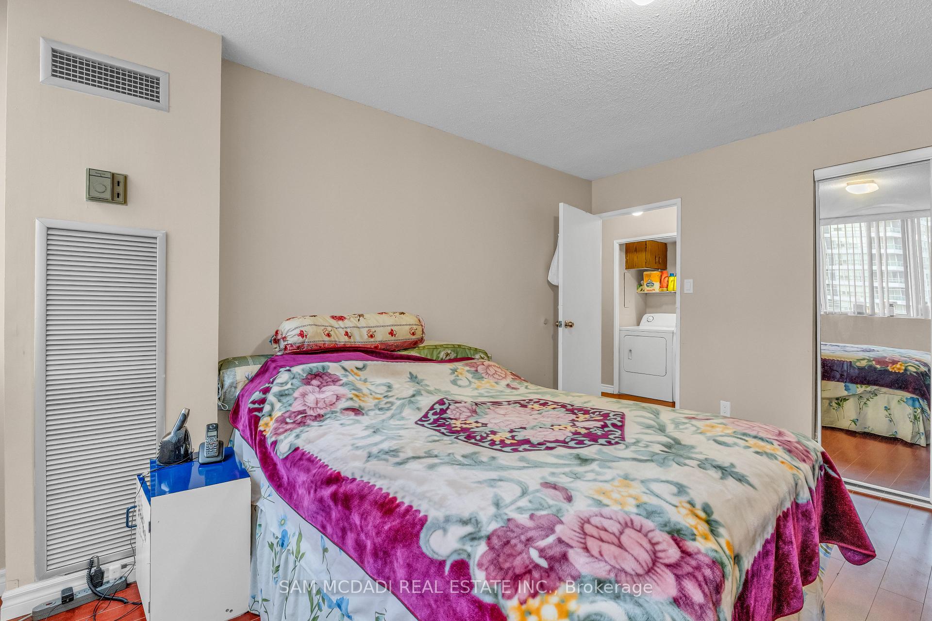 3590 Kaneff Crescent 605