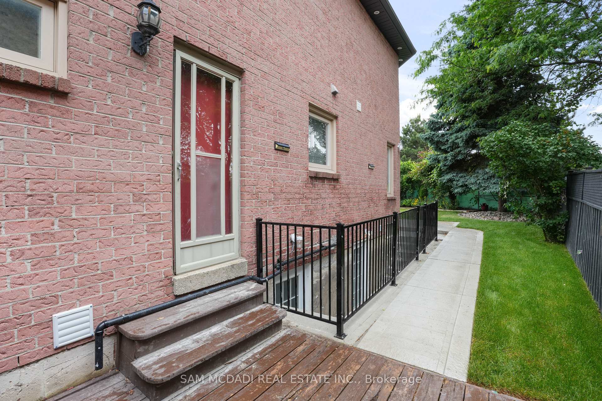 1527 Chiddingstone Circle (Unit B)