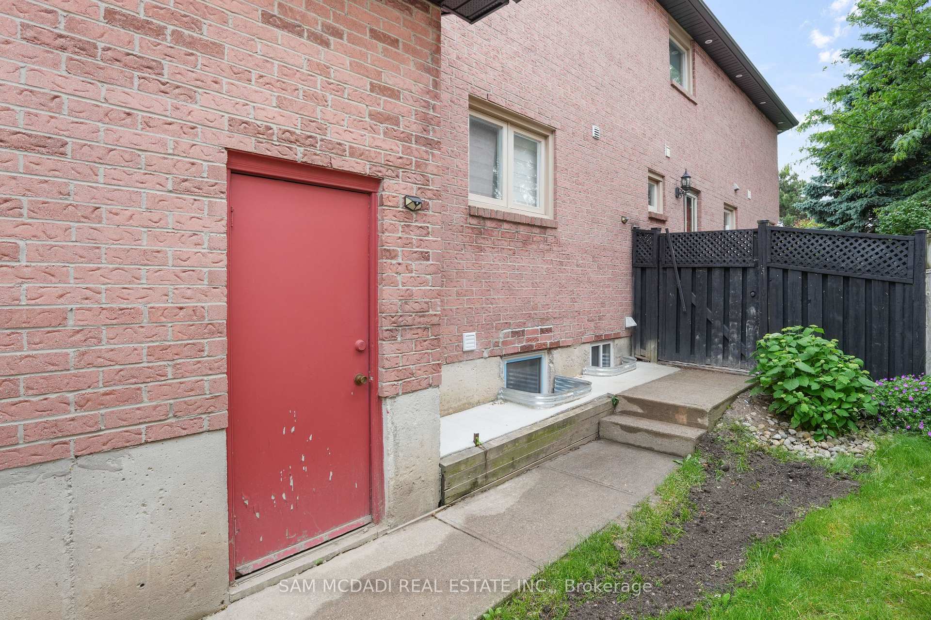 1527 Chiddingstone Circle (Unit B)