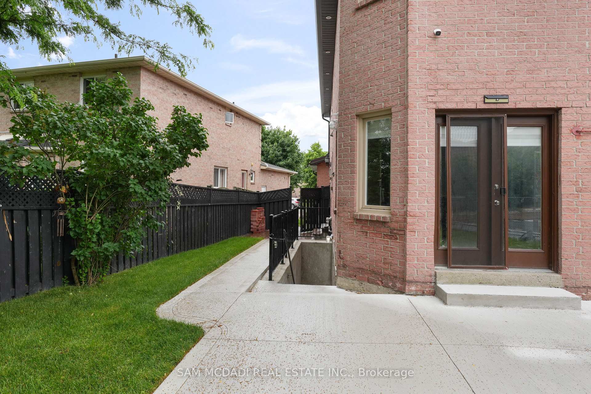 1527 Chiddingstone Circle (Unit B)