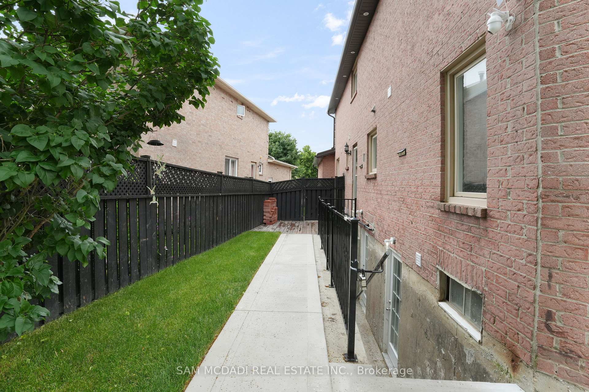 1527 Chiddingstone Circle (Unit B)