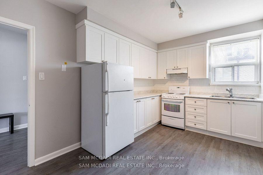 1710 Lakeshore Road W