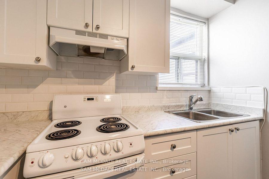 1710 Lakeshore Road W