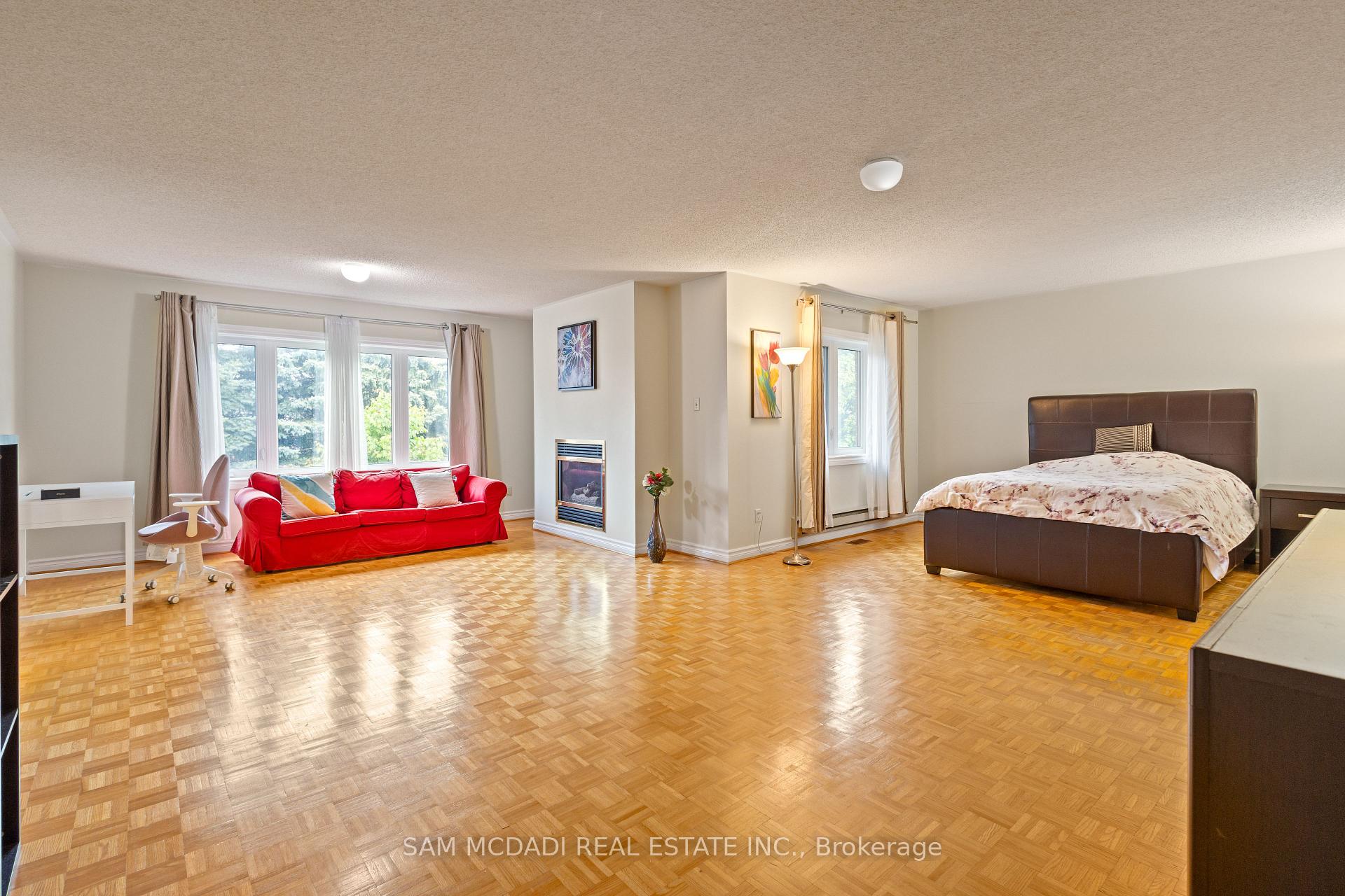 2492 Erin Centre Boulevard