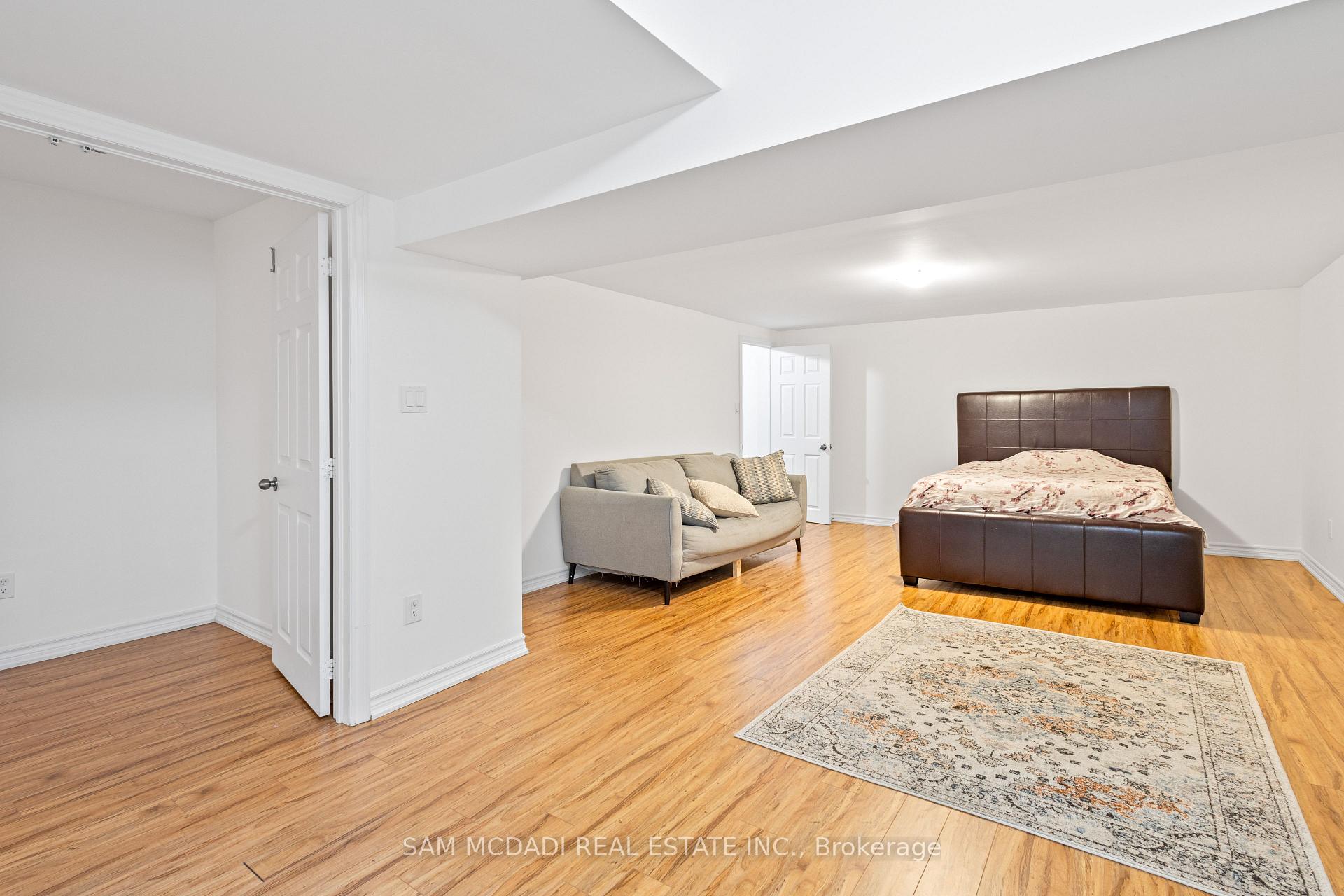 2492 Erin Centre Boulevard