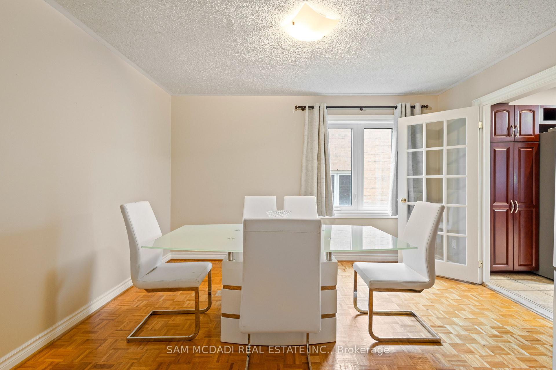 2492 Erin Centre Boulevard