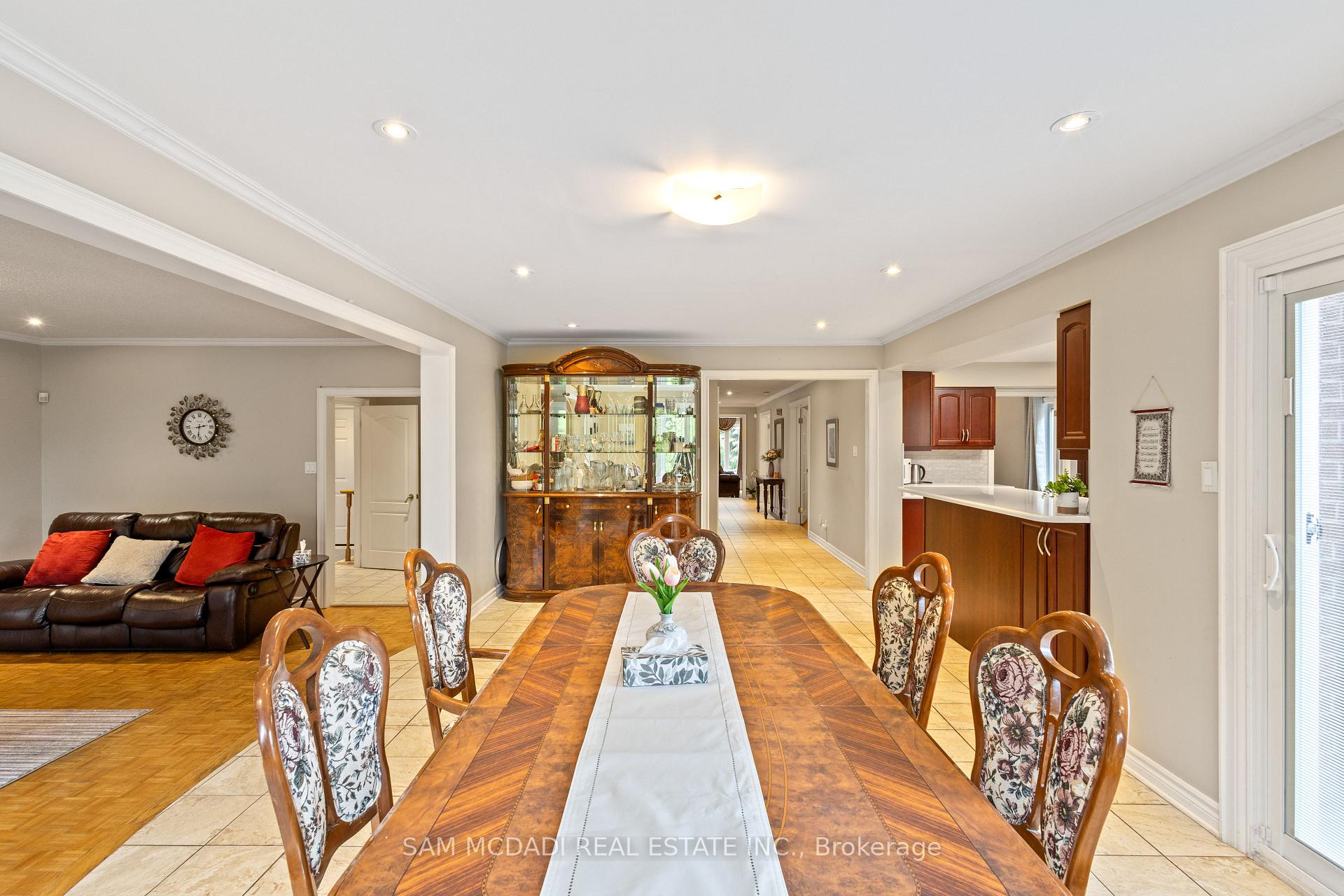 2492 Erin Centre Boulevard