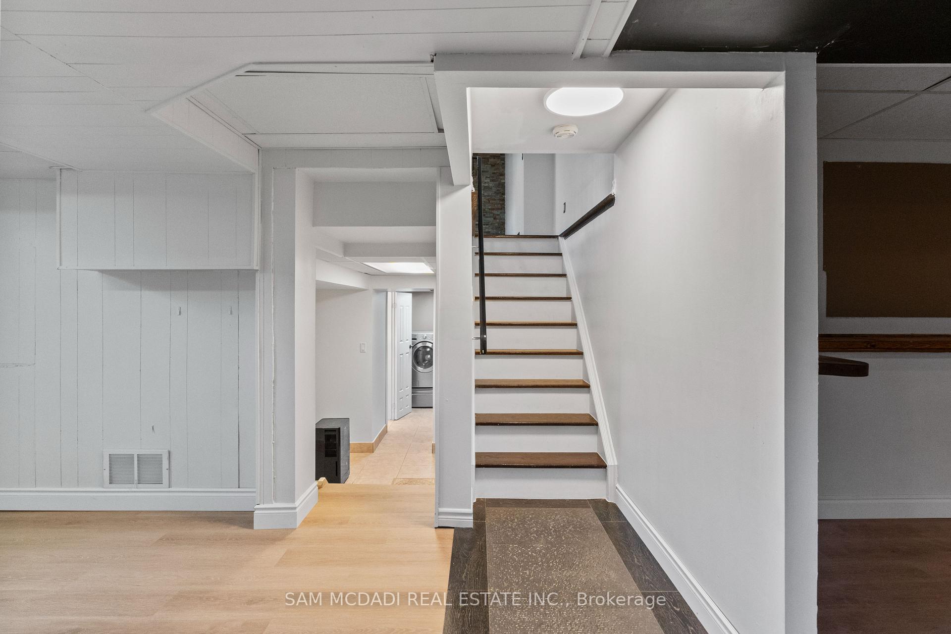 6085 Starfield Crescent