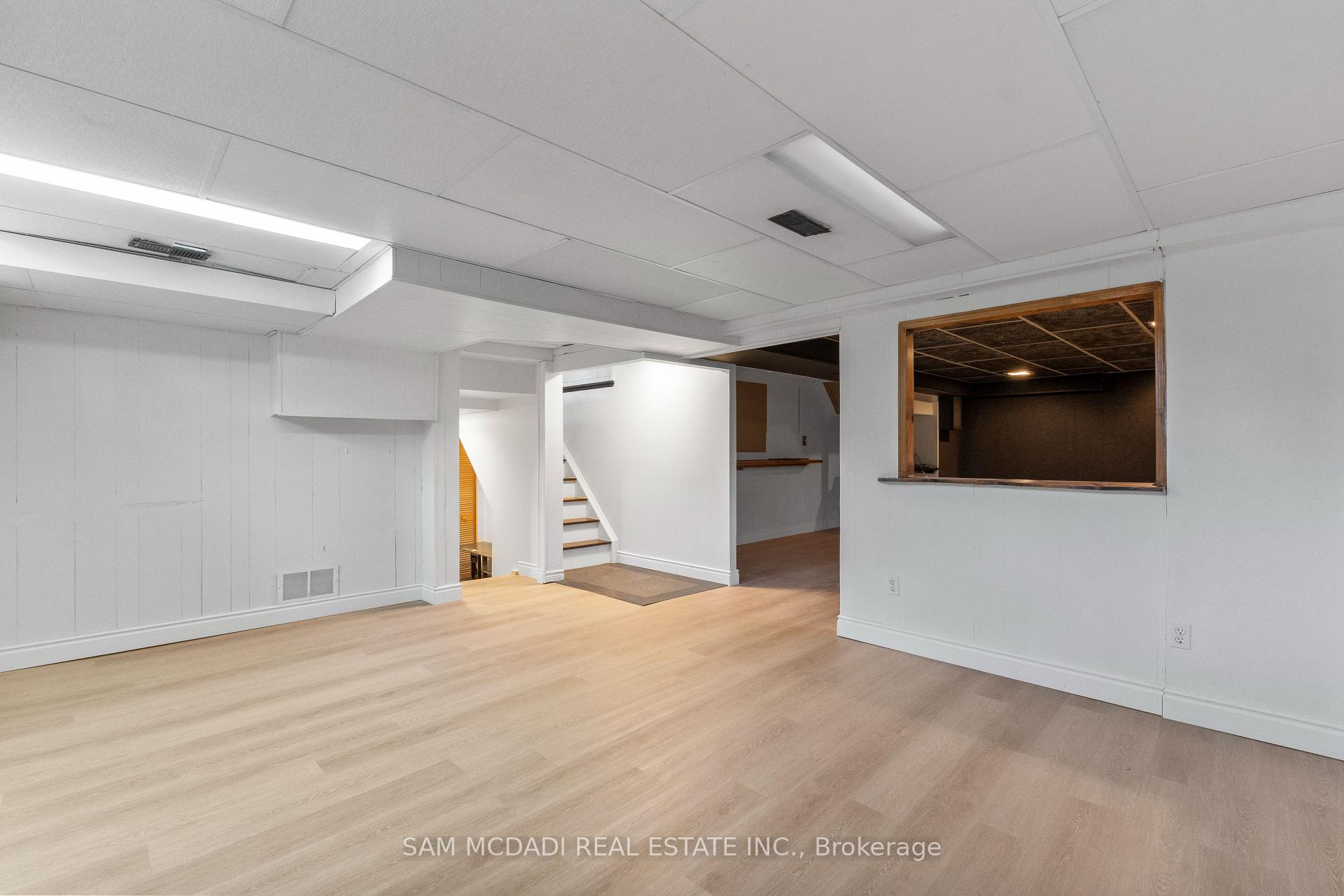 6085 Starfield Crescent