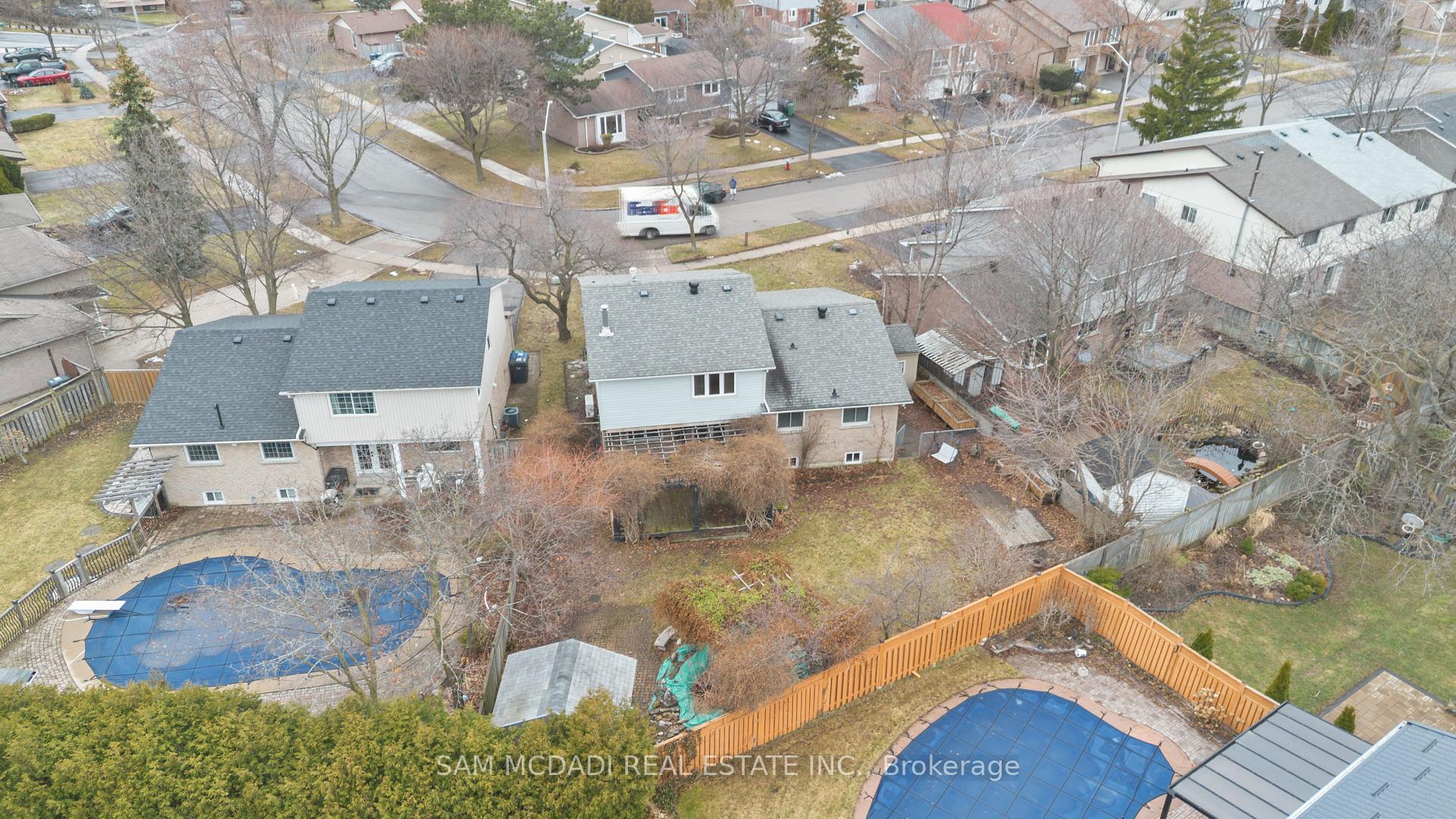 6085 Starfield Crescent