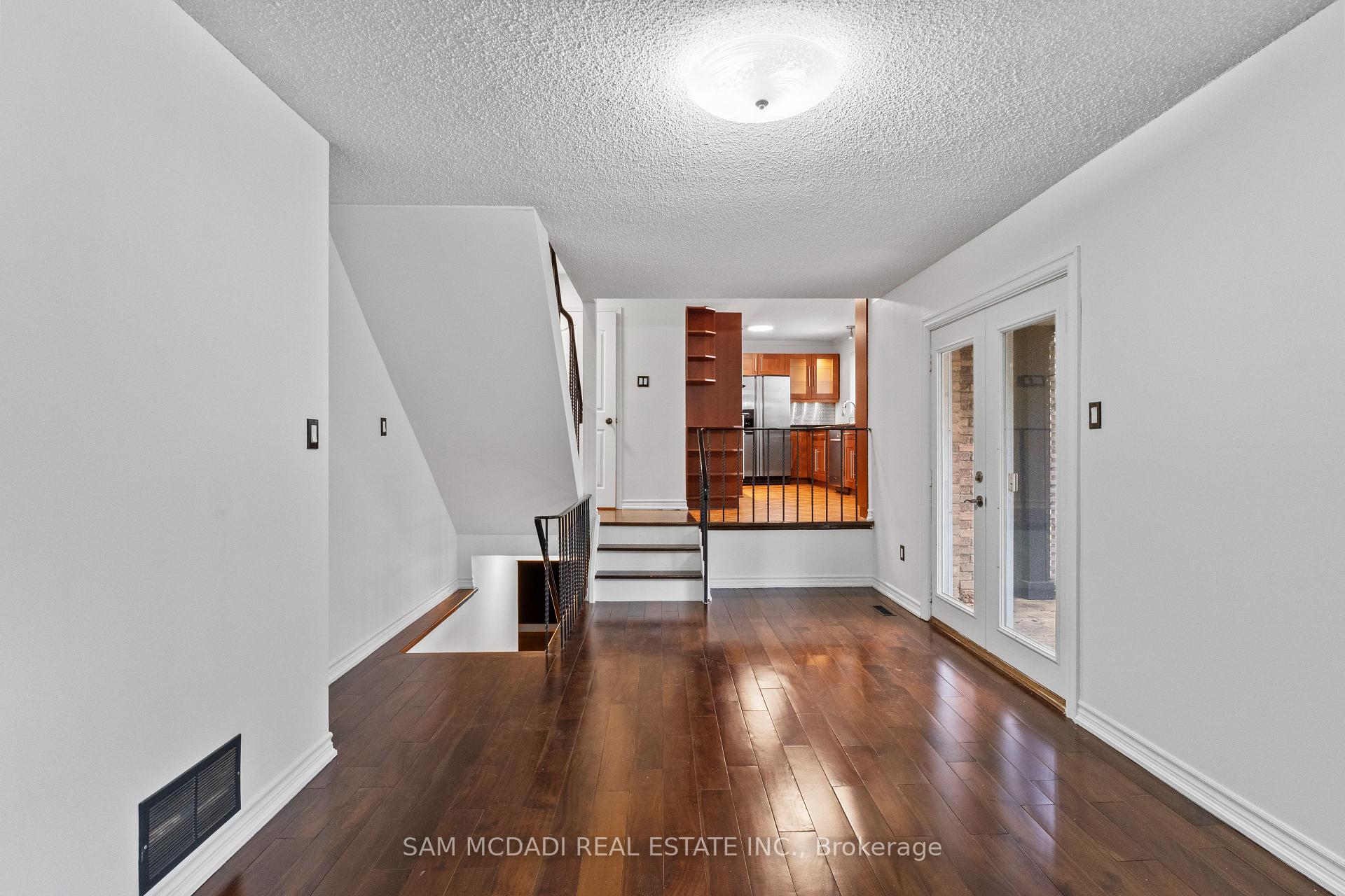 6085 Starfield Crescent