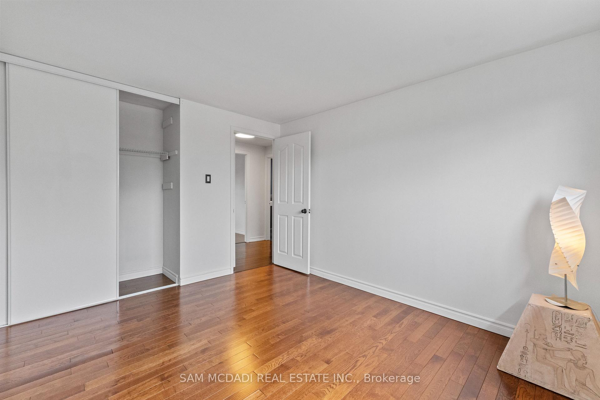 6085 Starfield Crescent