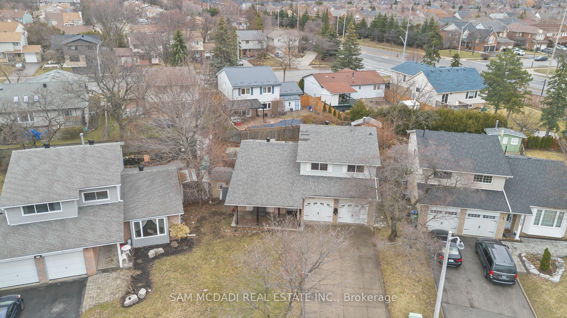 6085 Starfield Crescent