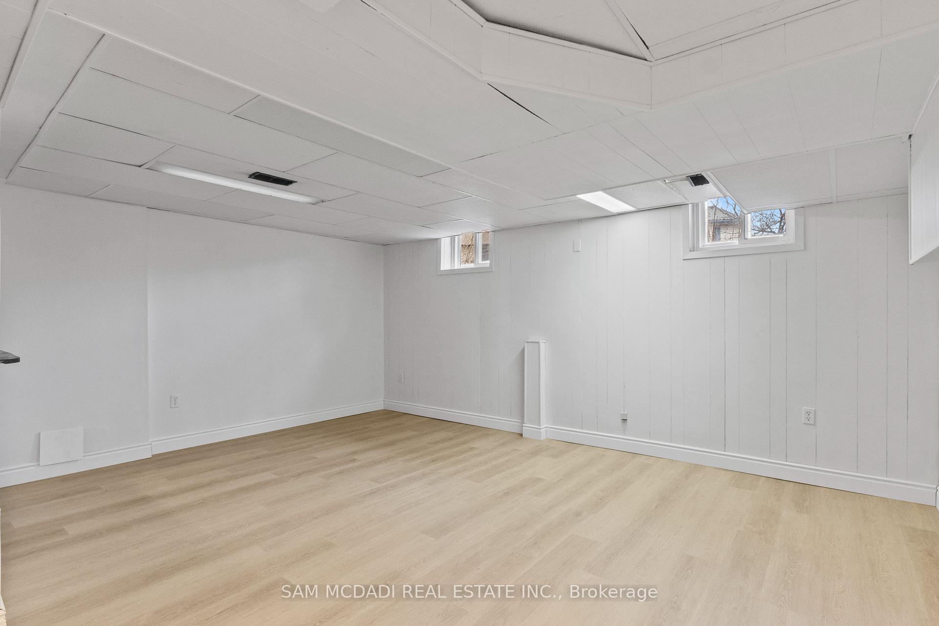 6085 Starfield Crescent