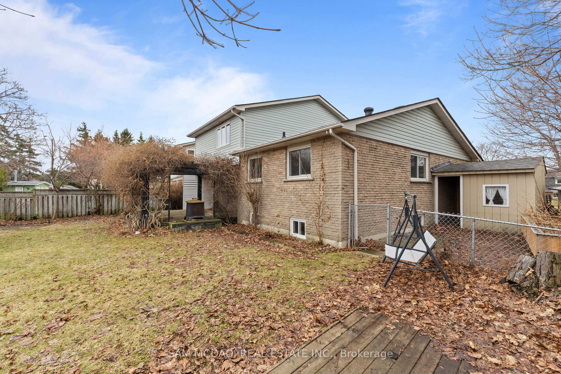 6085 Starfield Crescent