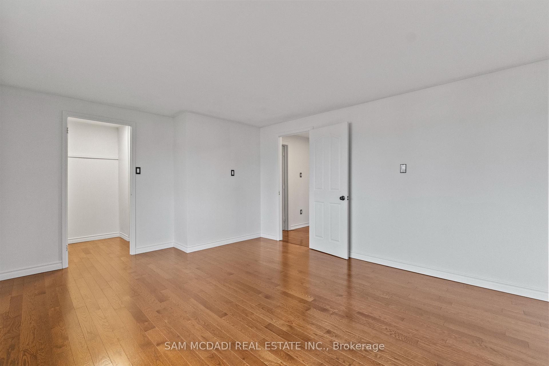 6085 Starfield Crescent