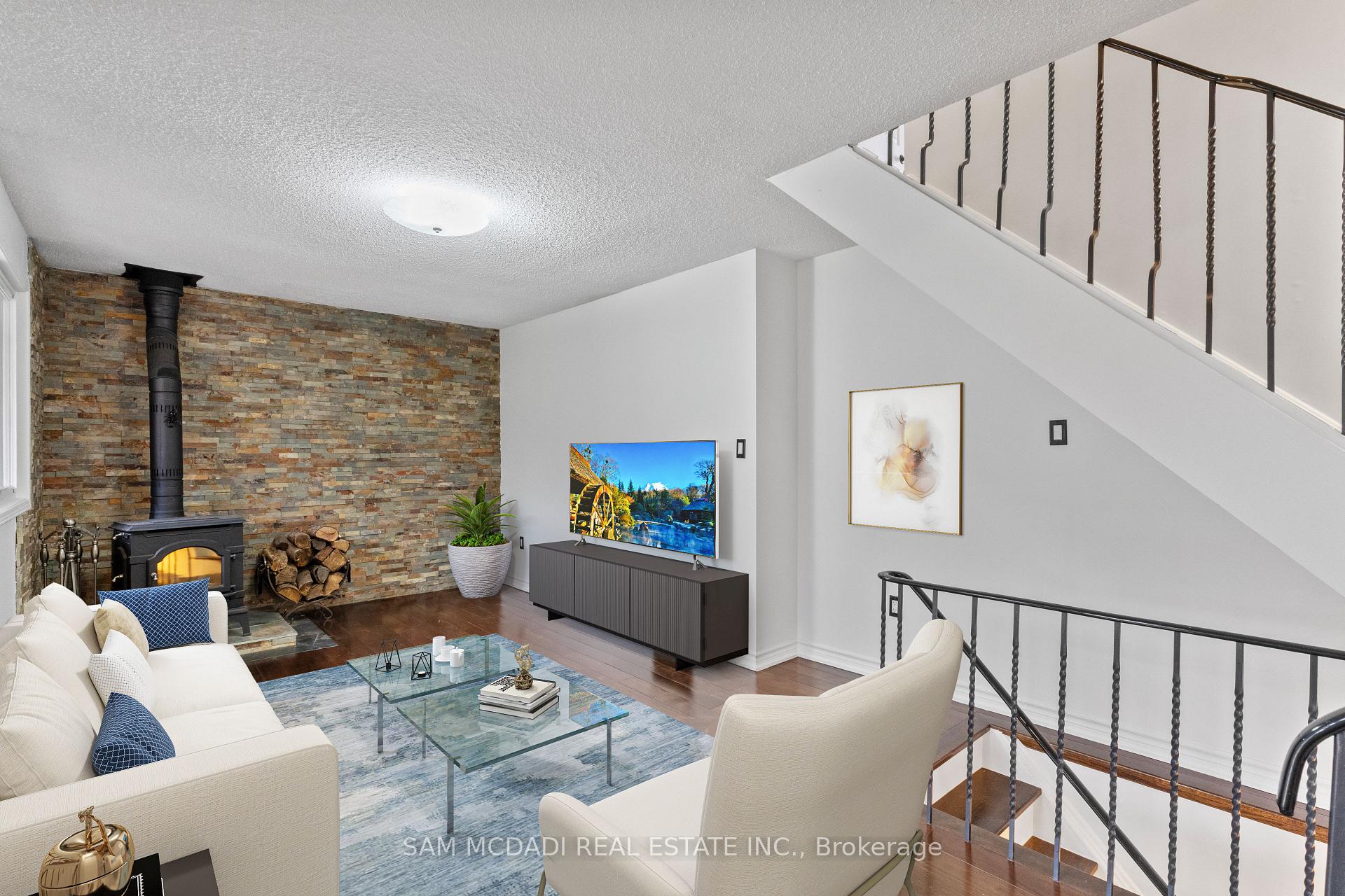 6085 Starfield Crescent