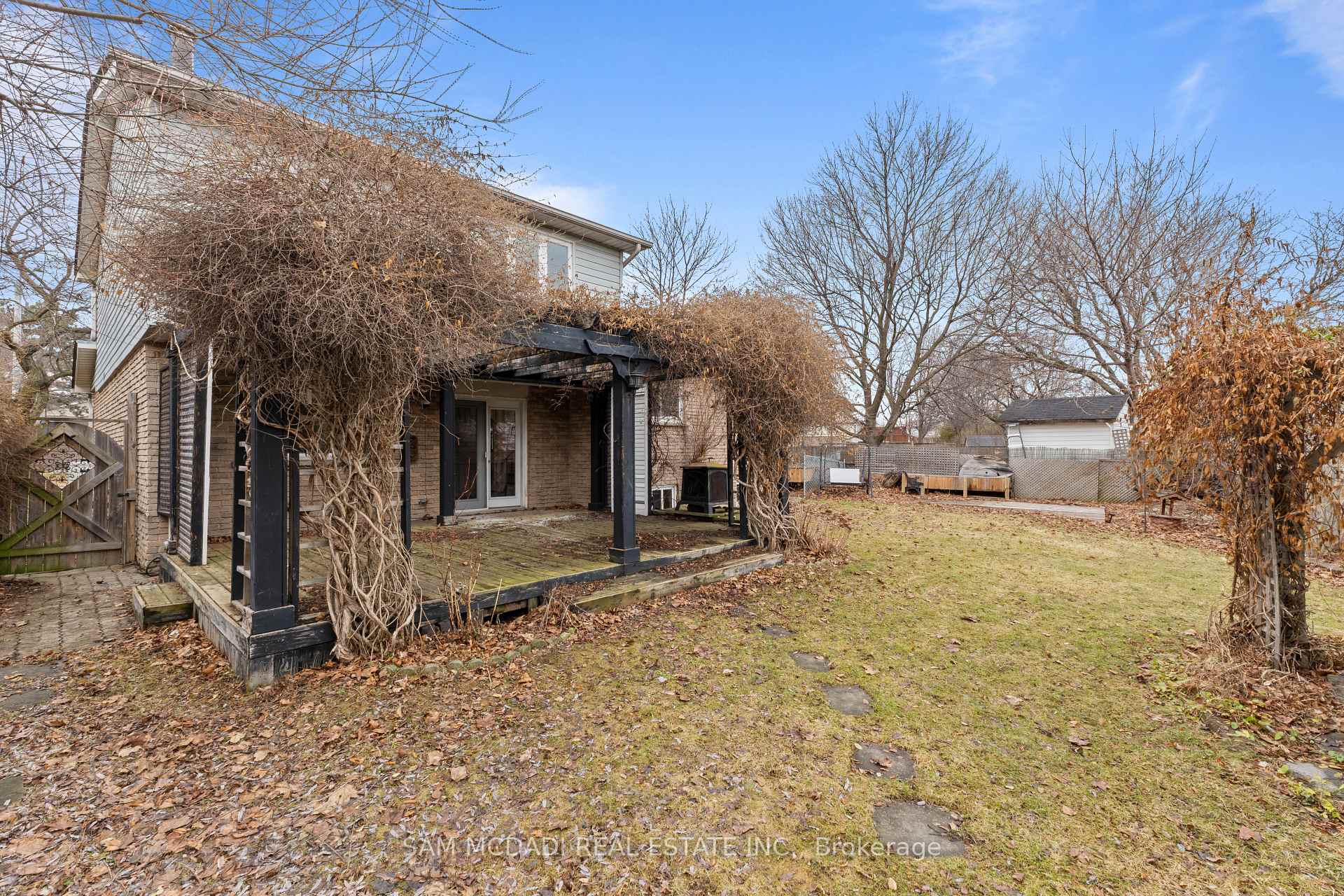 6085 Starfield Crescent