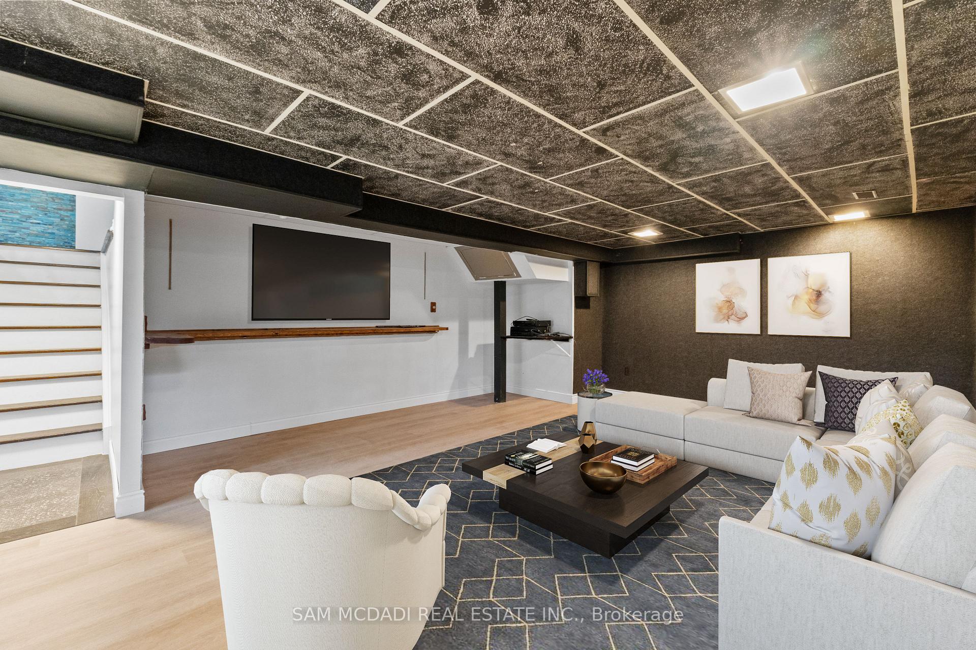 6085 Starfield Crescent