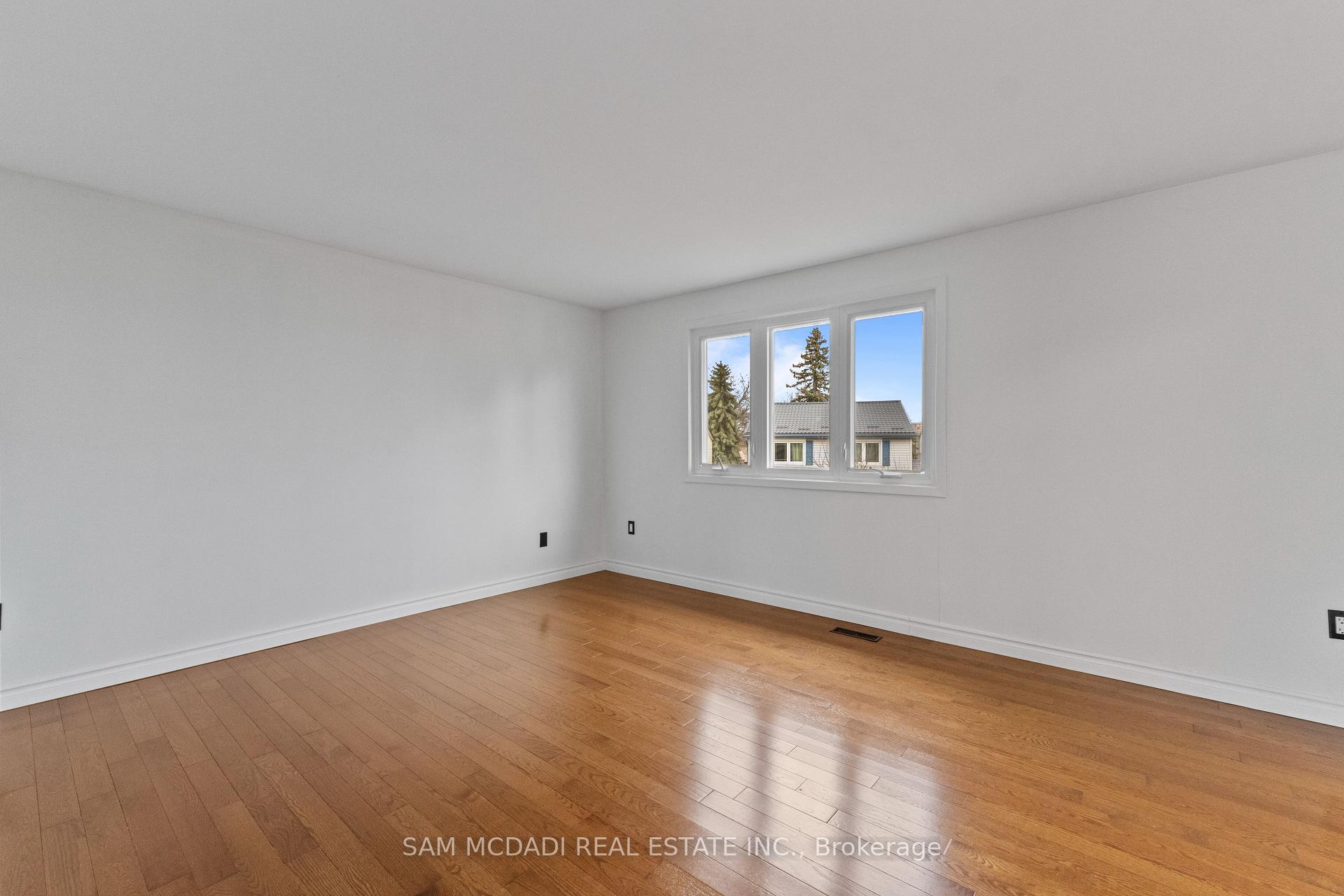 6085 Starfield Crescent