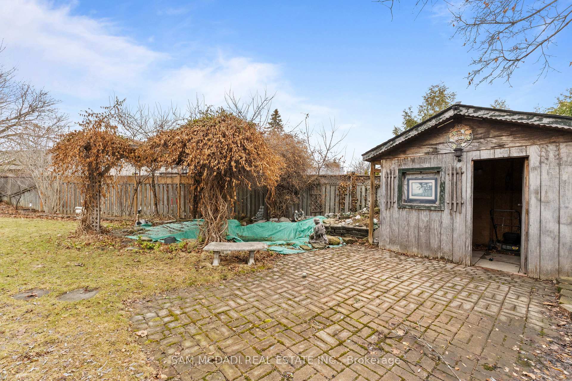 6085 Starfield Crescent