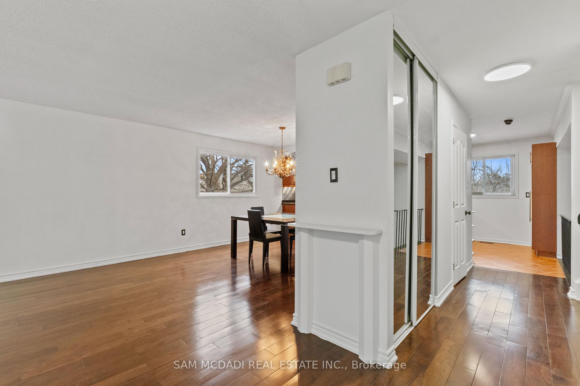 6085 Starfield Crescent