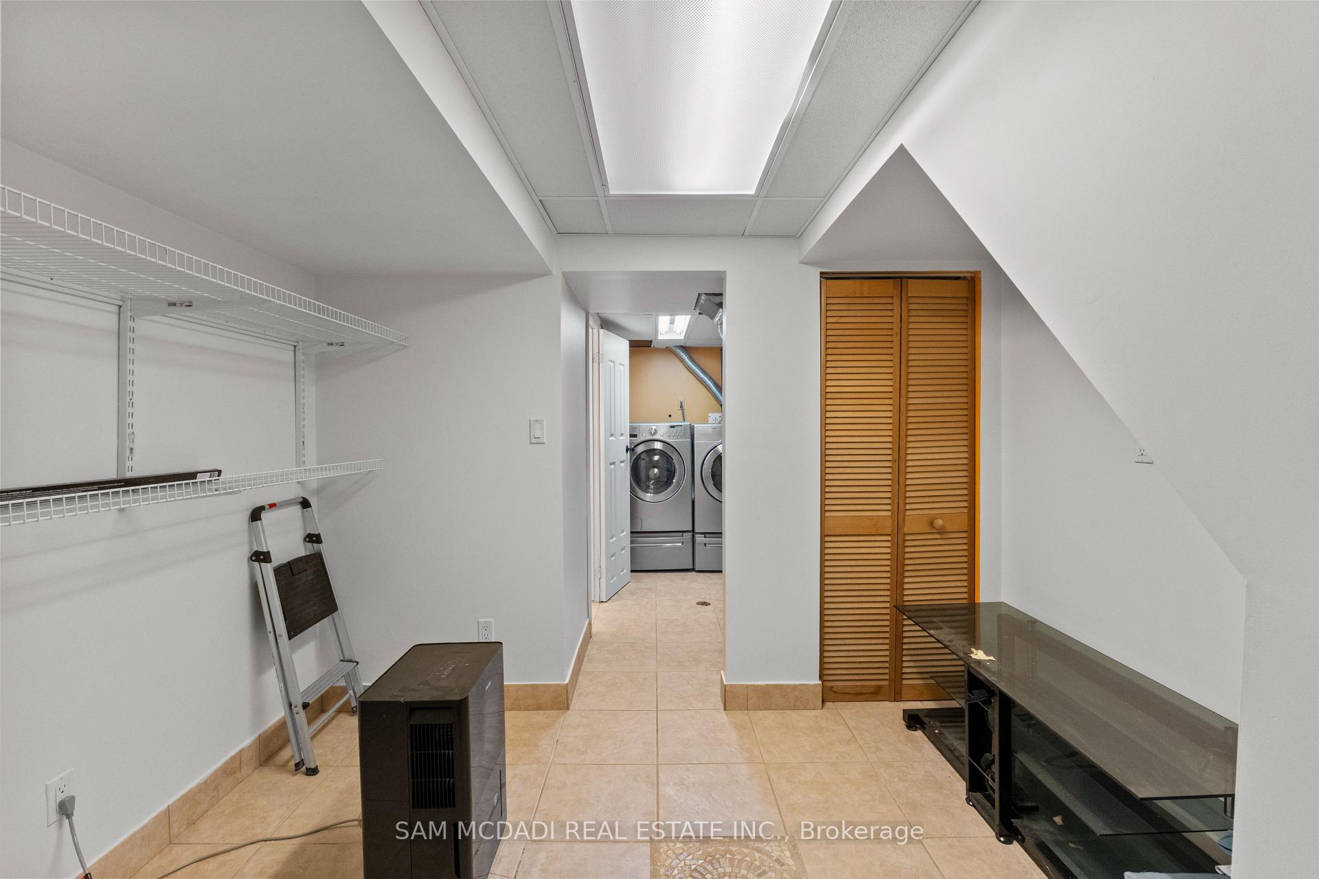 6085 Starfield Crescent