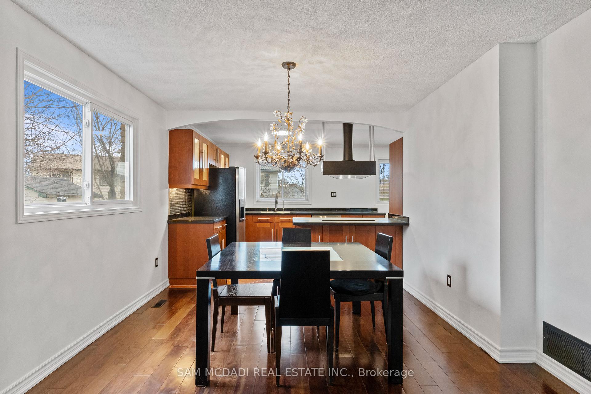 6085 Starfield Crescent