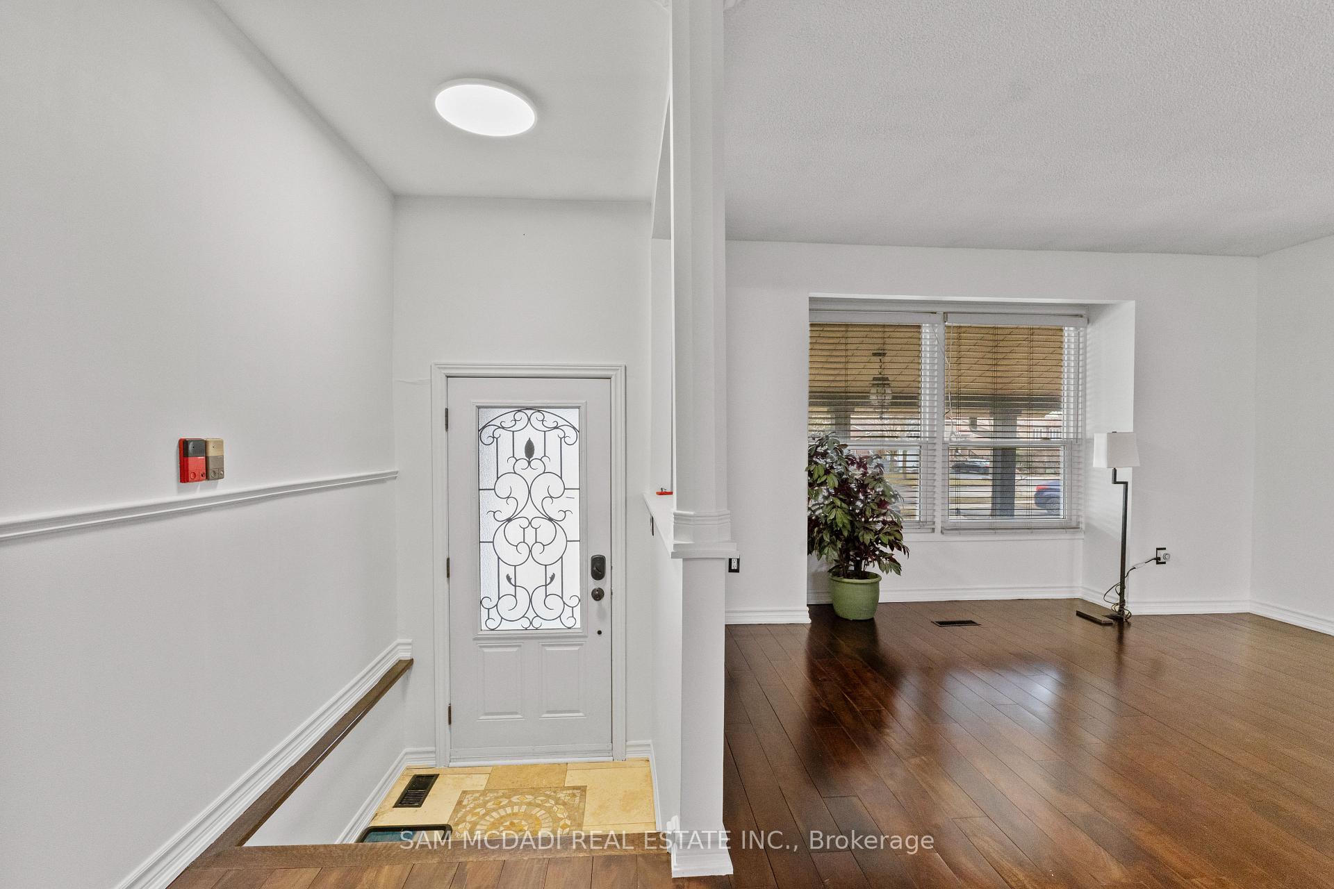 6085 Starfield Crescent