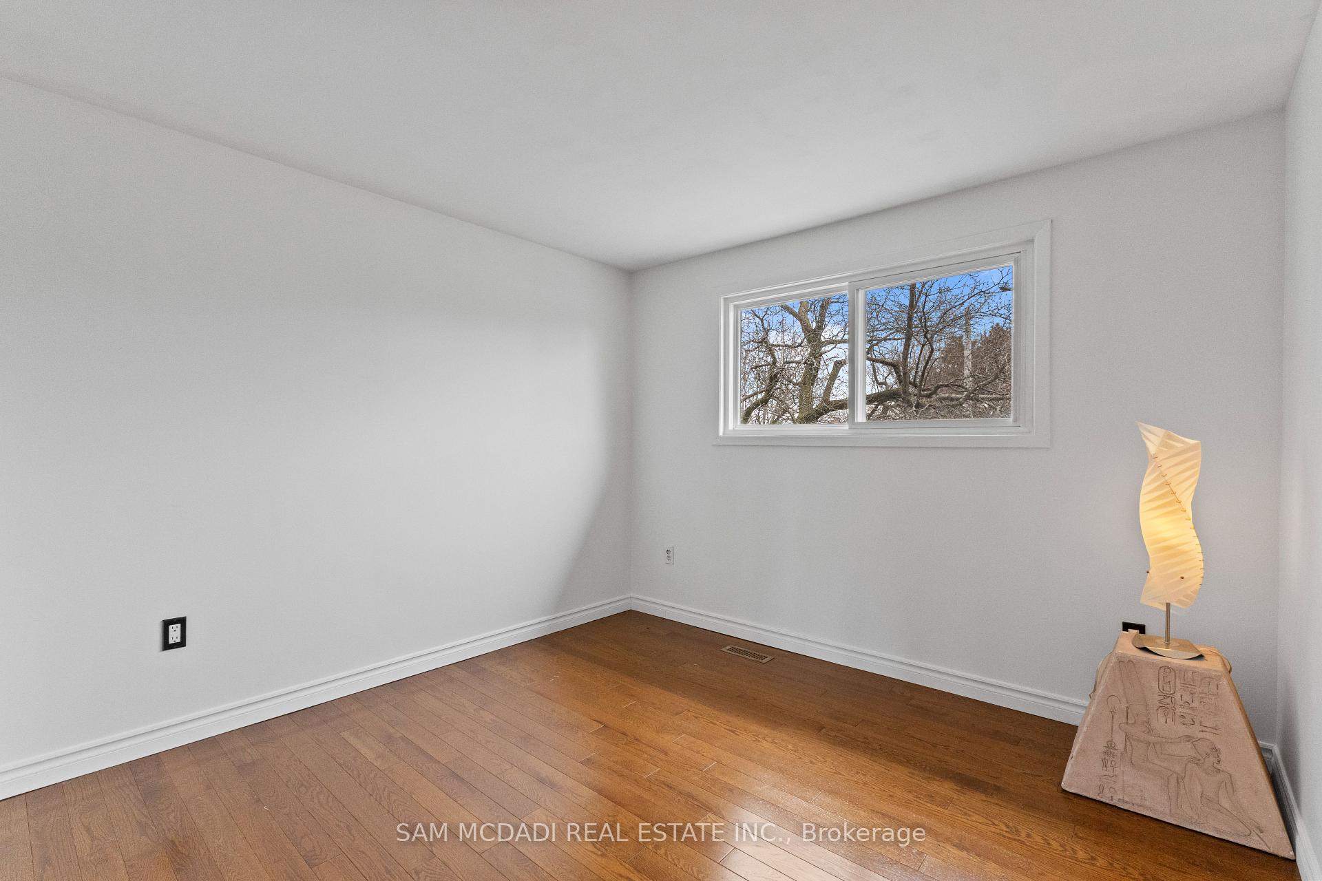 6085 Starfield Crescent