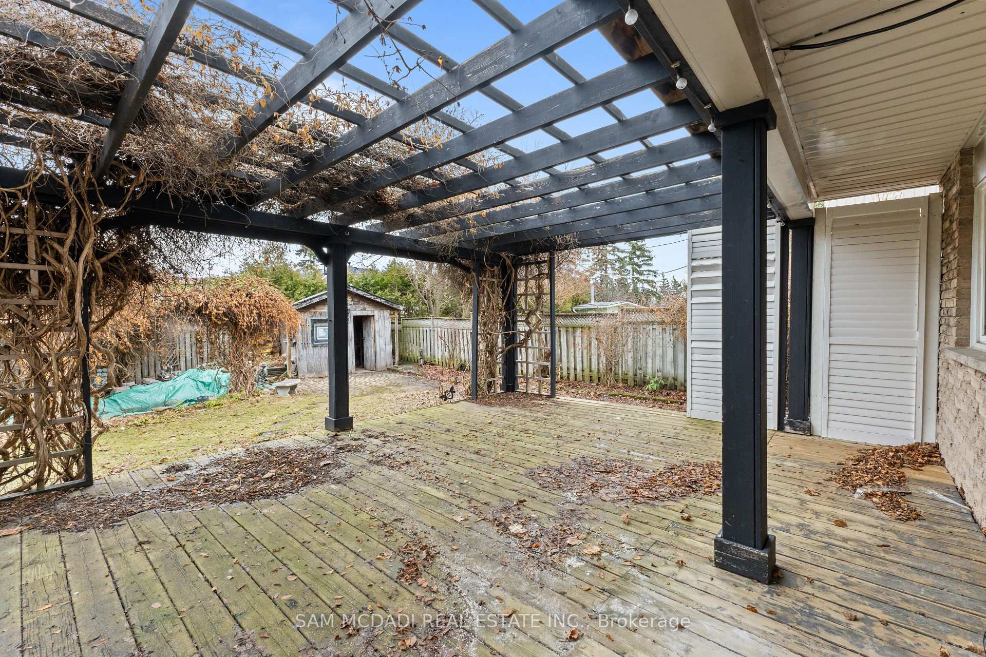 6085 Starfield Crescent