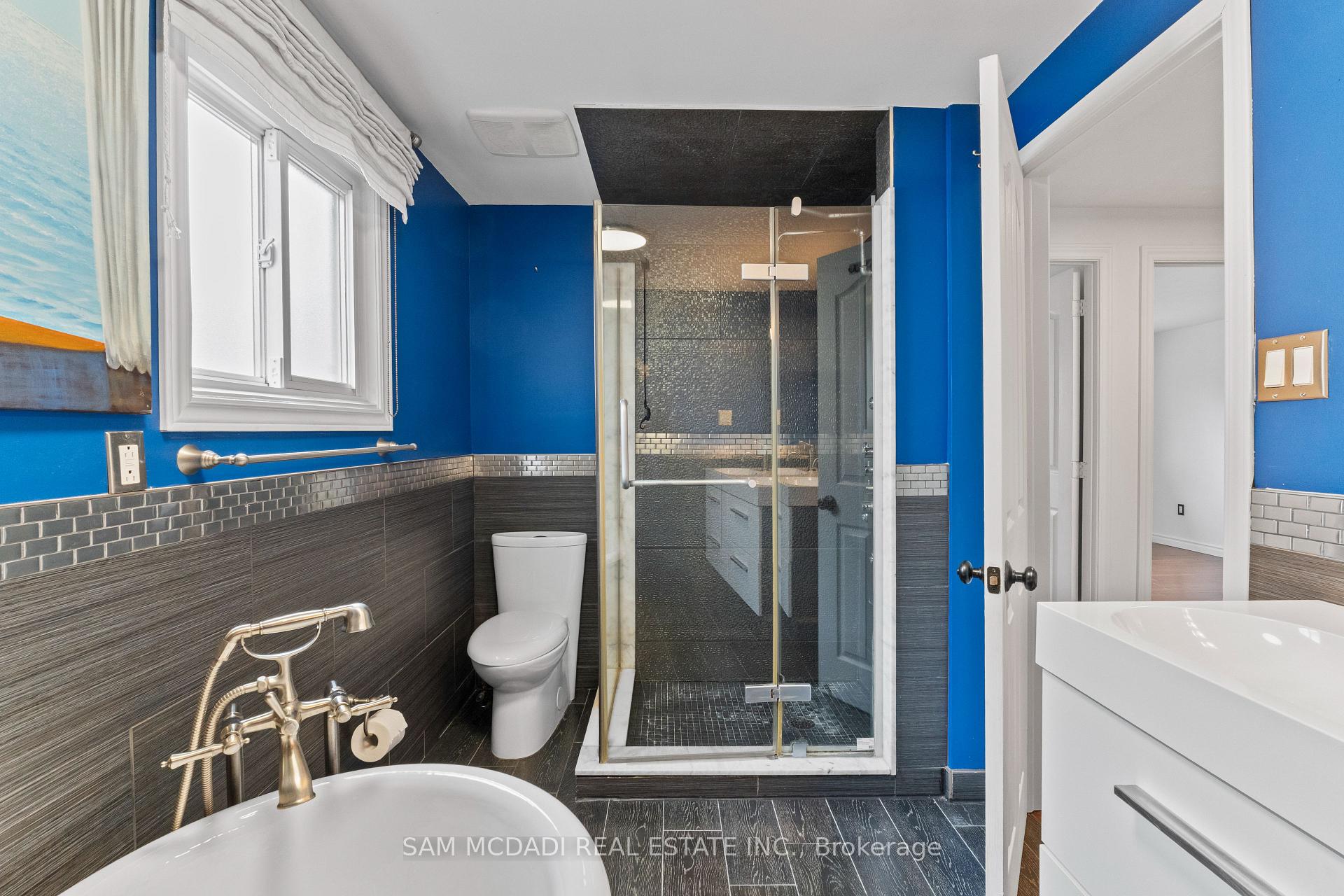 6085 Starfield Crescent