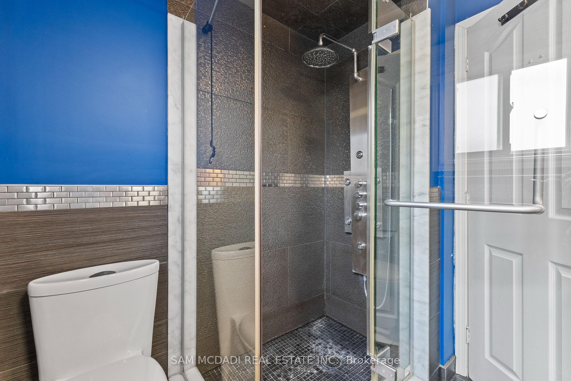 6085 Starfield Crescent