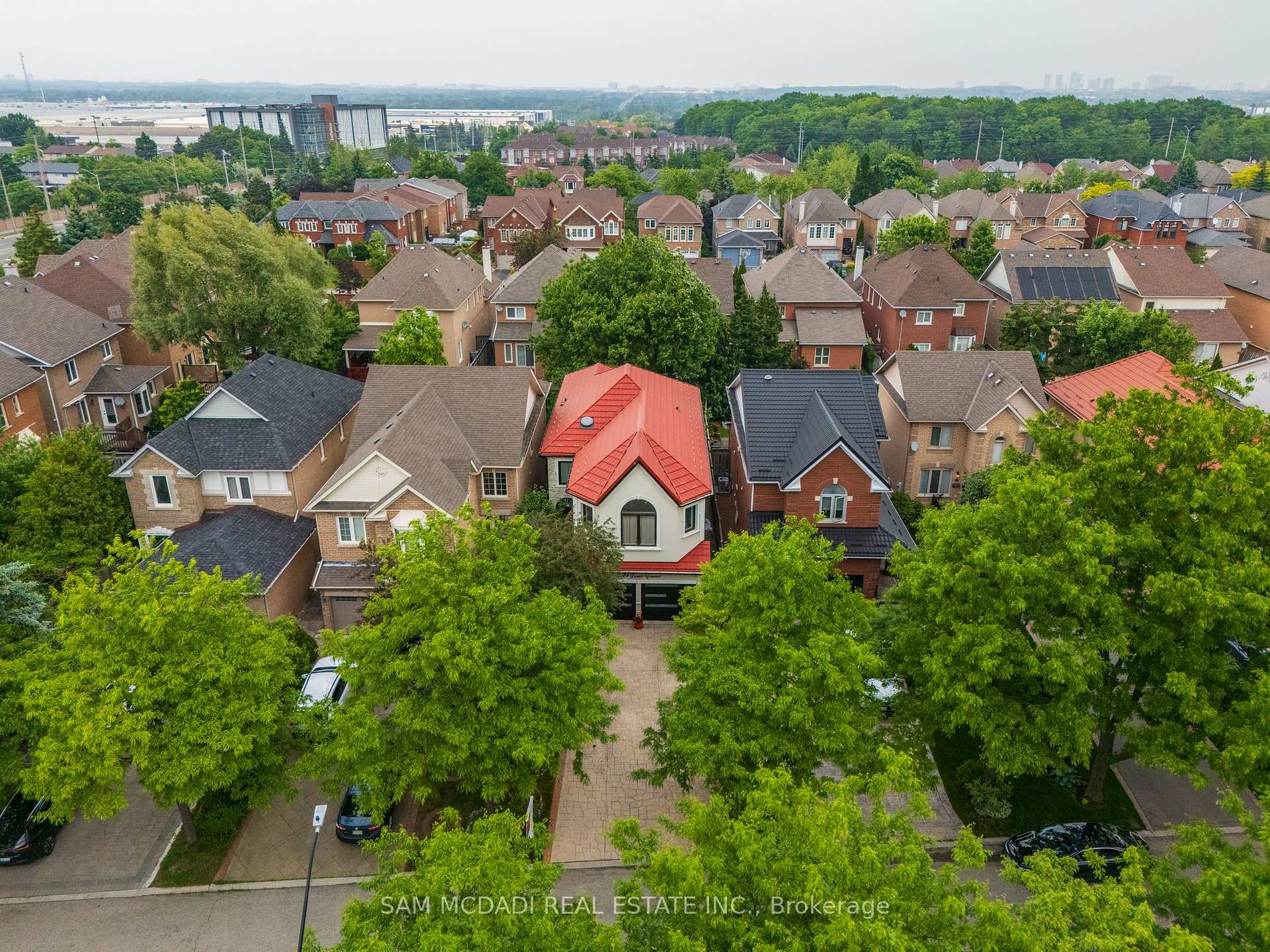 6074 Leeside Crescent