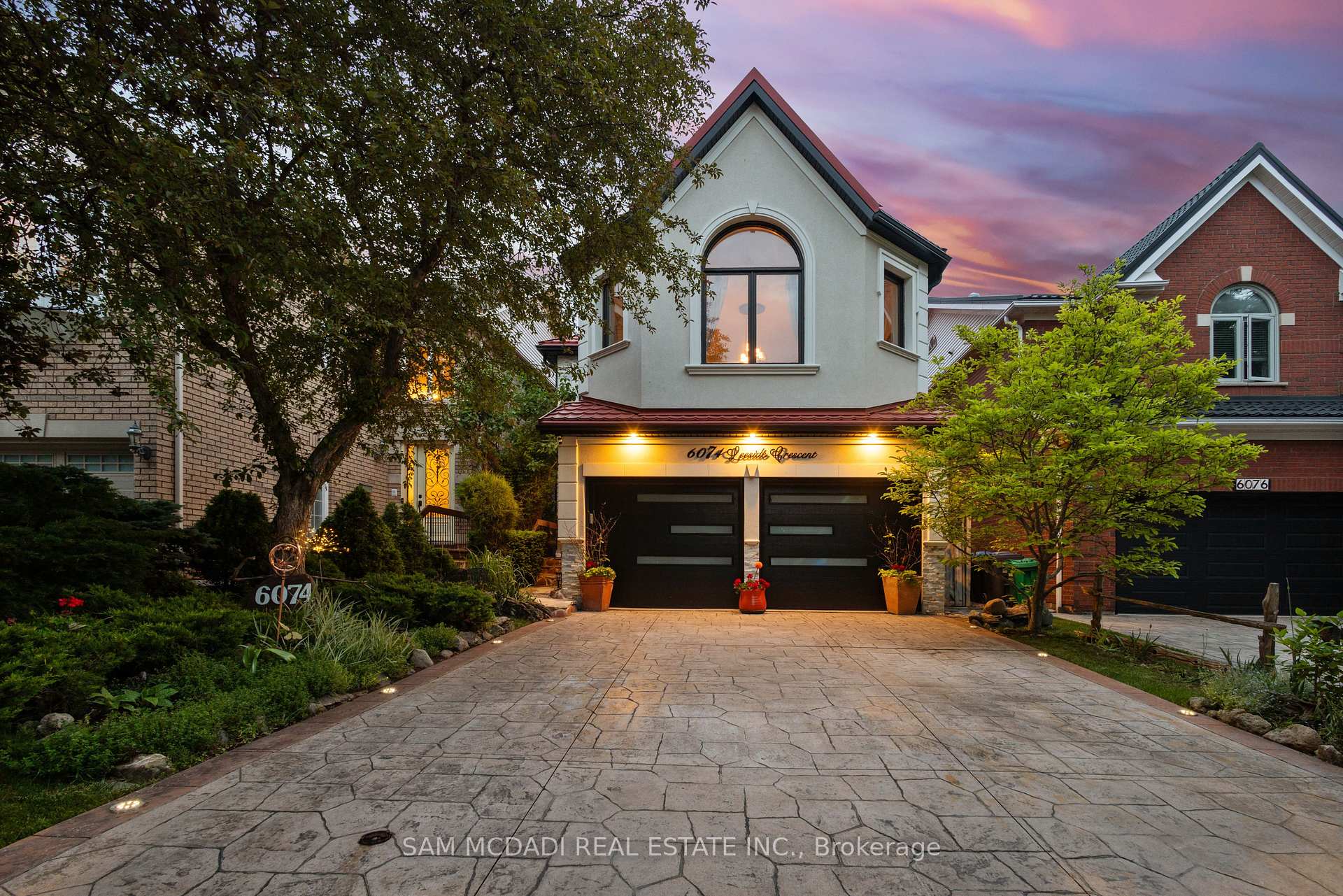 6074 Leeside Crescent