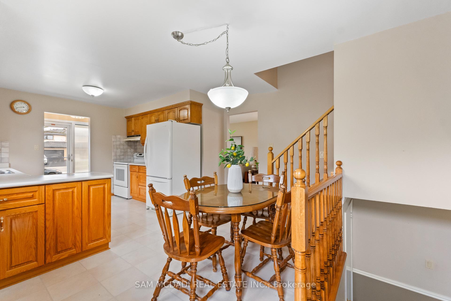 556 Paisley Boulevard W