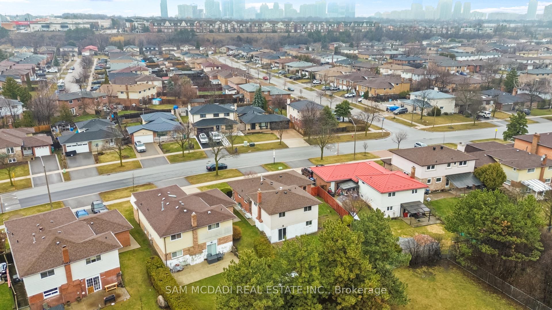 556 Paisley Boulevard W