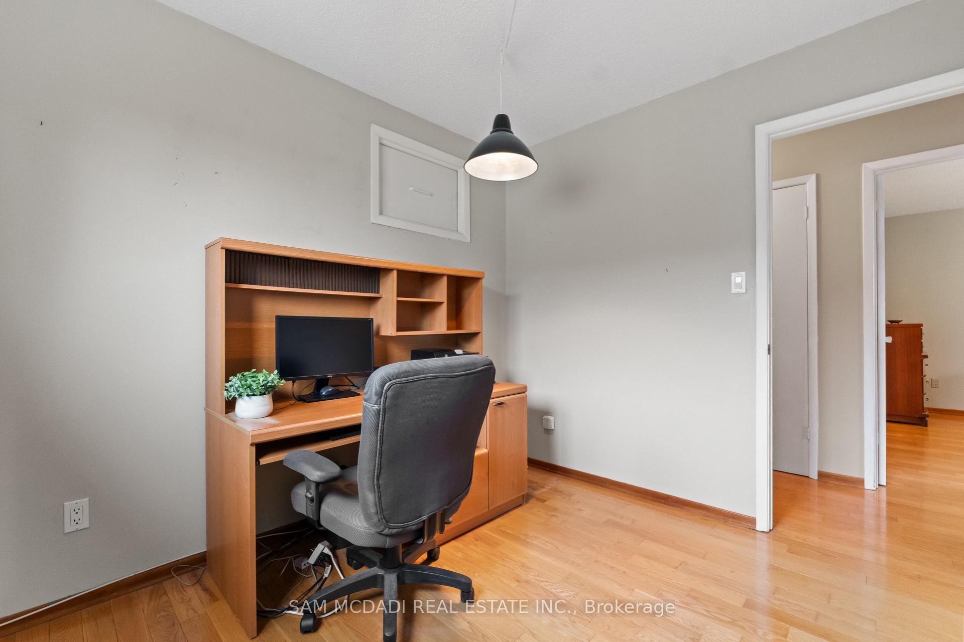 556 Paisley Boulevard W