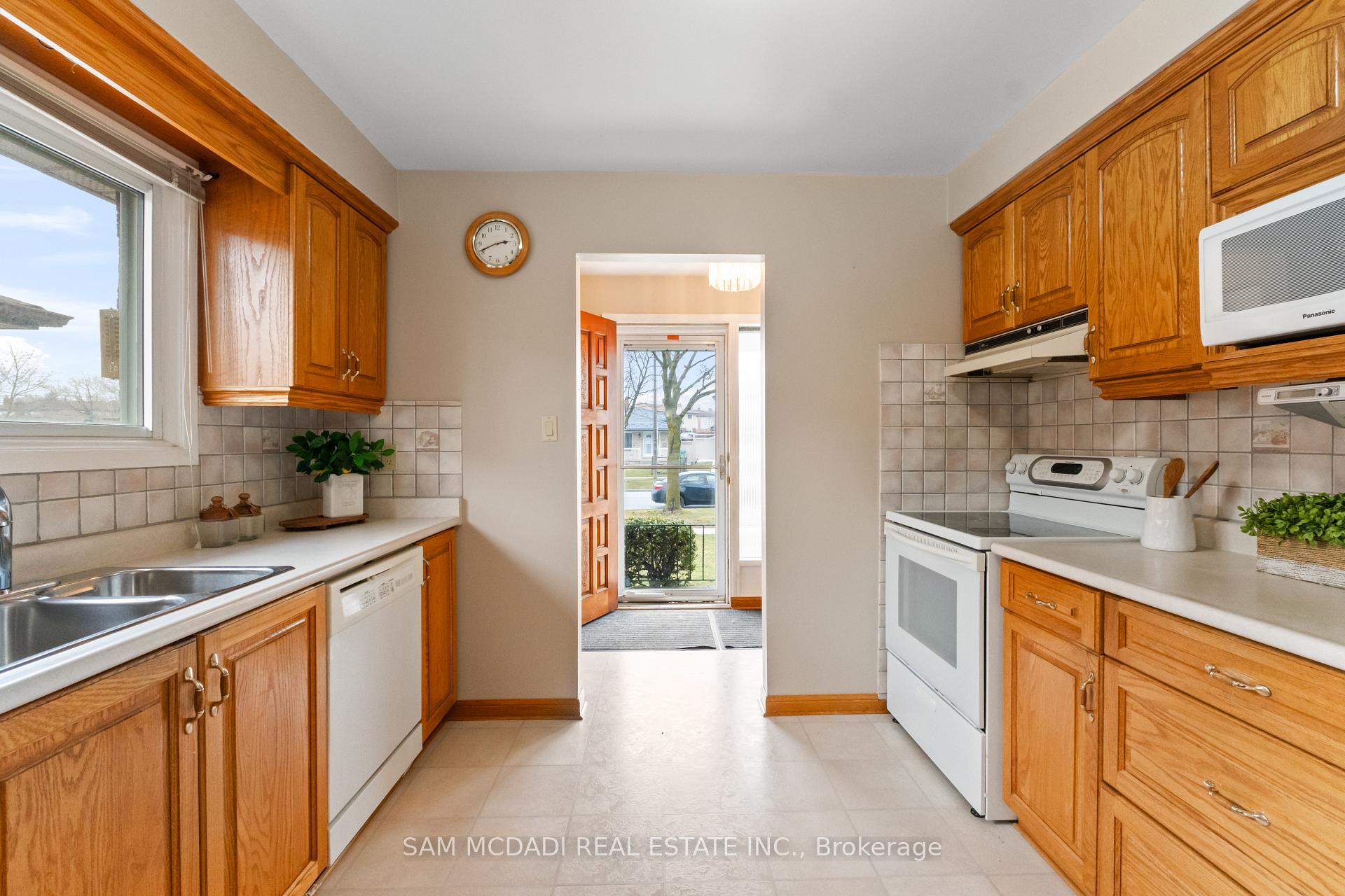 556 Paisley Boulevard W