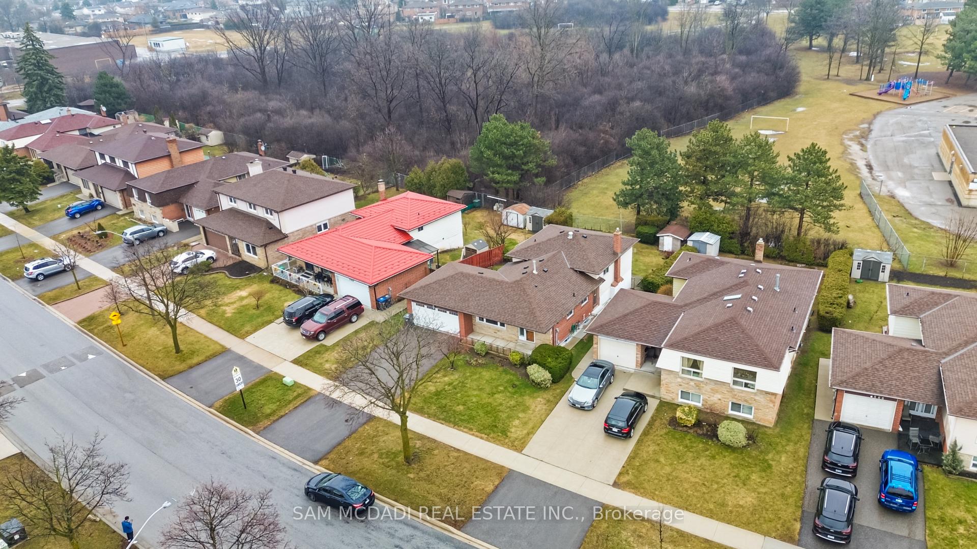 556 Paisley Boulevard W