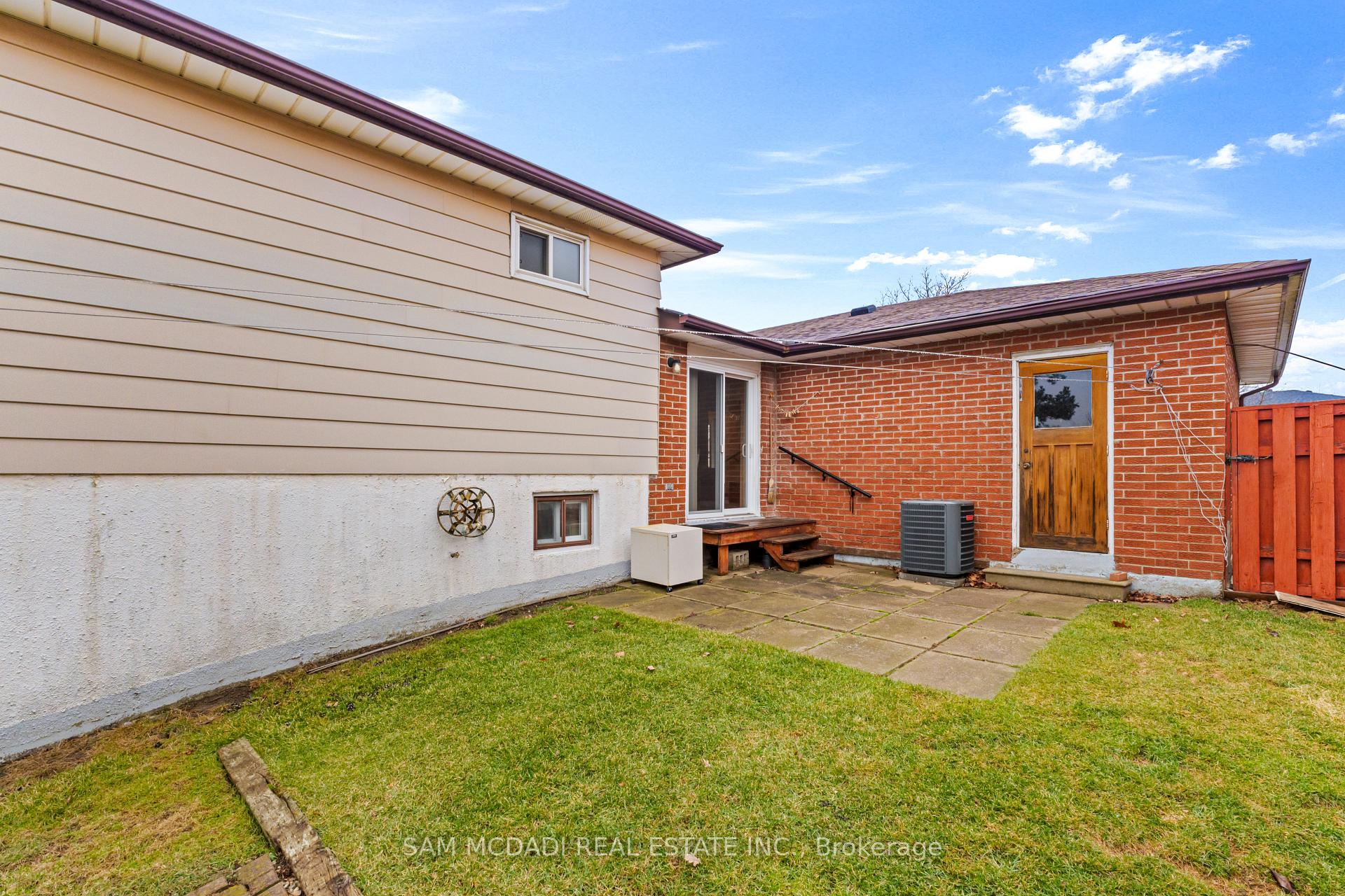 556 Paisley Boulevard W