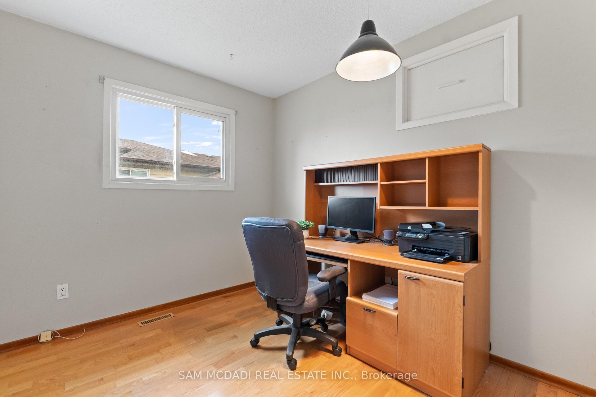 556 Paisley Boulevard W