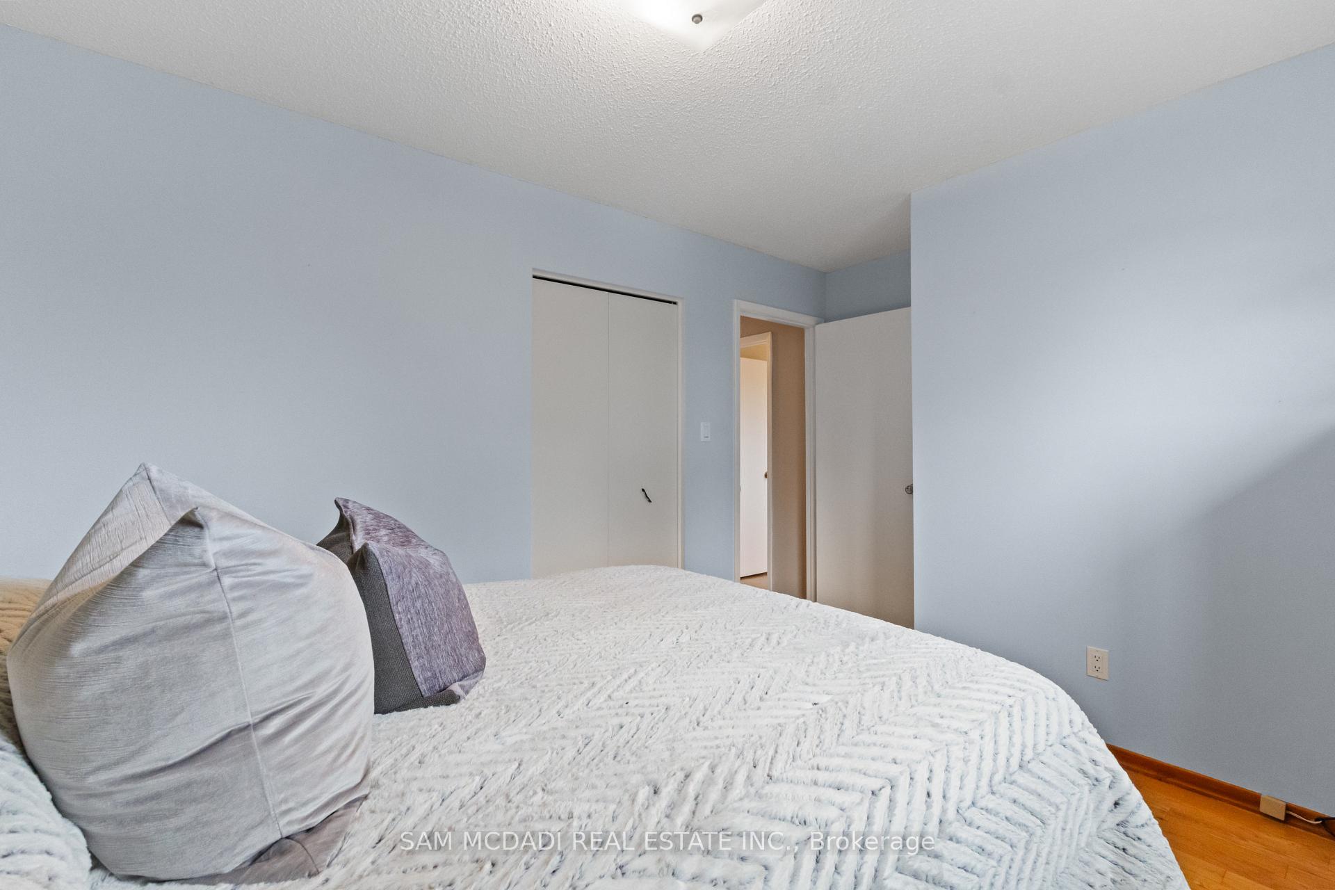 556 Paisley Boulevard W