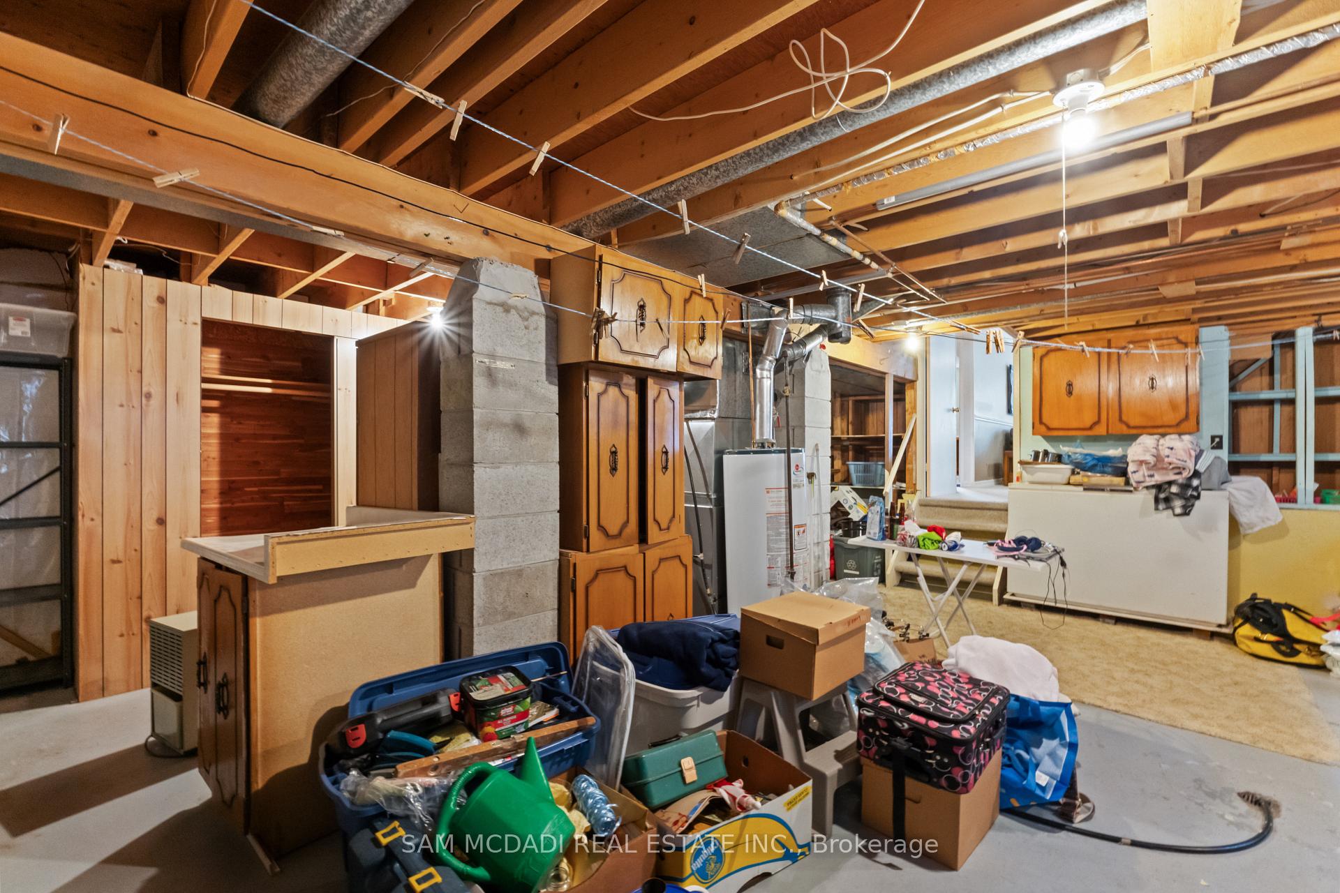 556 Paisley Boulevard W