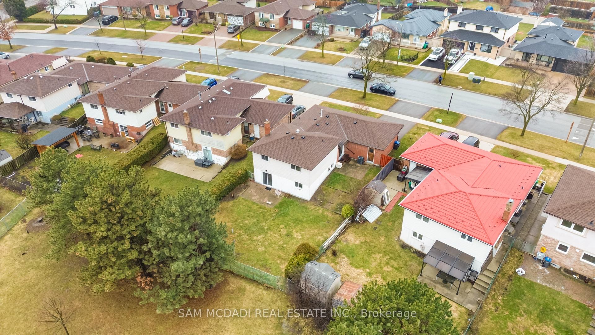 556 Paisley Boulevard W